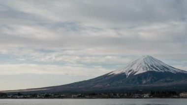 Fuji Dağı ve güzel Kawaguchiko Gölü Yansıma Dağı su sahnesi japan seyahat güzergahı doğa silüeti HD 4k