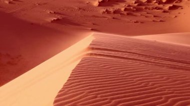 Yolculuk güzergahı Sahara Çölü, Libya Afrika manzaralı güneş gezisi, 4k HD