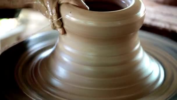 Potter Trabajando Con Arcilla Cerámica Close Artesanía Tradicional — Vídeos de Stock