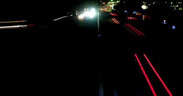 Автомобільні Перевезення Дорозі Вночі Центрі Міста Перехрестя Працює Швидко Вперед — стокове відео