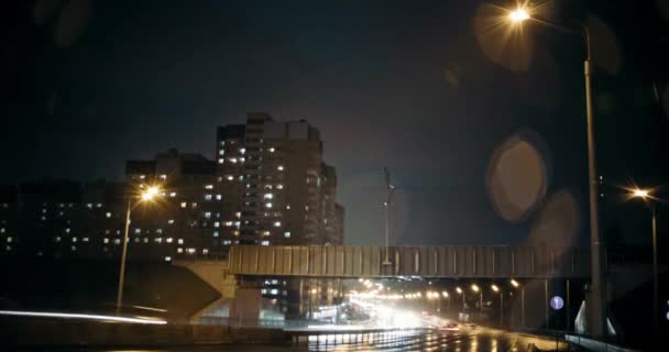 道路车辆在城市交通时间内通过公路速度交通背景4K高清汽车照明灯快速前进 — 图库视频影像