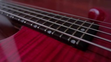 Müzik gitarlarını kapat. Müzik, müzik, müzik, müzik, müzik, müzik, akustik gitar. Yavaş çekim