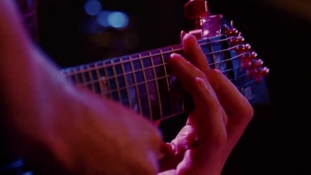 Грати Гітарі Запис Пісні Струнні Гітарні Струни Музикант Тренує Музичні — стокове відео