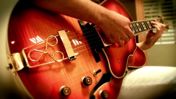 Musicista Che Suona Chitarra Elettrica Primo Piano Vista Dita Rock — Video Stock