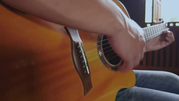 Primer Plano Músico Persona Dedo Jugando Guitarra Para Instrumento Música — Vídeos de Stock