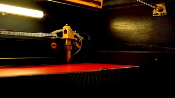 Máquina Corte Laser Trabalhando Com Chapa Metálica Com Faíscas Fábrica — Vídeo de Stock