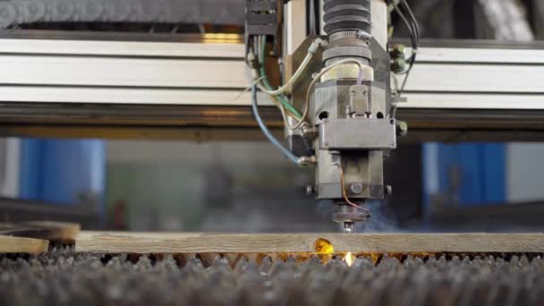 现代科技Cnc断电行动 金属重工业 切割金属激光闭塞射击 — 图库视频影像