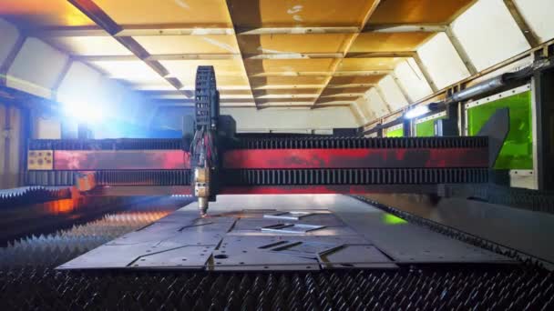 Corte Laser Metal Tecnologia Industrial Moderna Fabricação Cortes Feixe Laser — Vídeo de Stock
