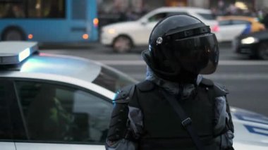 Gösteri ve protesto, çevik kuvvet polis barikatı tam teçhizatlı 4K HD ile kapatıldı
