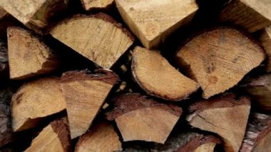 Kereste yığınları, orman yakacak odun stokları depolanmış kereste odunları.