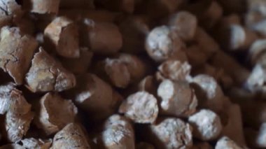 Ocaklar için tahtalar ya da biyoyakıtlar. Ekoloji kavramı, çevresel etki Tahta talaş topakları