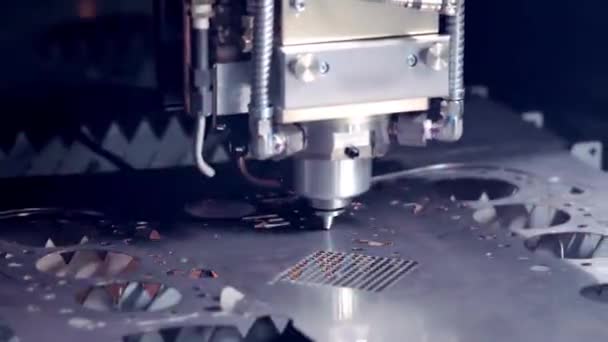 等离子切割金属加工机械零件 激光切割和雕刻钢制工艺 — 图库视频影像