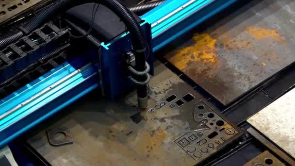 采用火花飞钢概念的数控密闭气体切割金属板现代工业技术 — 图库视频影像