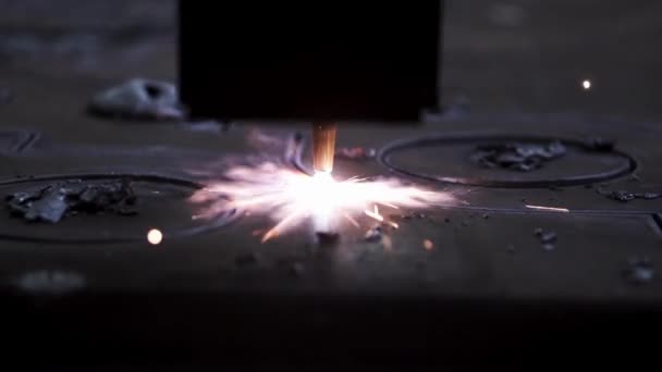 Découpe Laser Tôles Métalliques Avec Étincelles Fabrication Détails Industriels Dans — Video