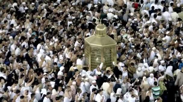 マッカの聖なるモスクで祈る何百万人もの人々 サウジアラビアの聖なるモスクマッカの祈り — ストック動画