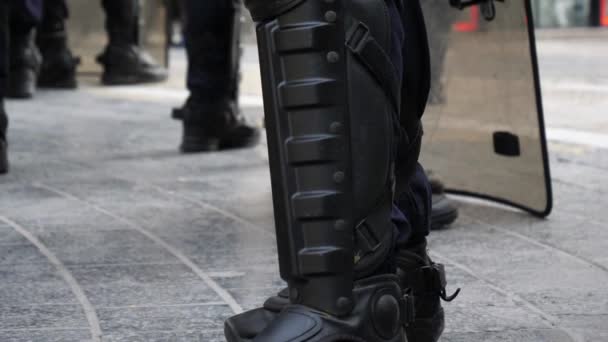 Equipo Policía Antidisturbios Fuerzas Policiales Especiales Blindadas Intervención Policía Armado — Vídeo de stock