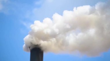 Endüstri bacasından gelen hava kirliliği HD duman görüntüleri