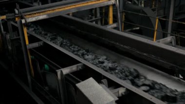 Kömür madeni sanayi fosil enerji kömürü taşıyıcı tesisi 4k HD