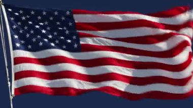 Amerika Birleşik Devletleri 'nde Amerikan Bayrağı Dalgalanması Mavi Amerikan Bayrağı - Yavaş Hareket - 4K Vatansever 4 Temmuz