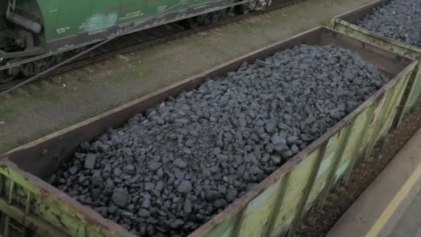 Vagones Con Carbón Transportado Con Tren — Vídeo de stock