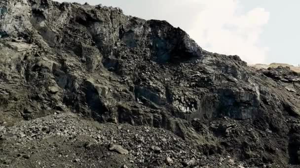 Enorme Pilha Fundo Mina Carvão Sendo Carregado — Vídeo de Stock