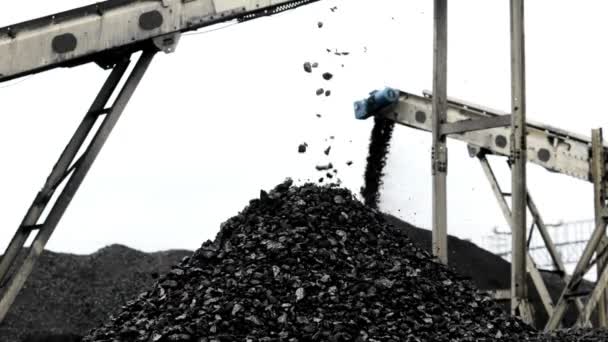 Величезна Купа Фону Шахти Вугілля Завантажується — стокове відео