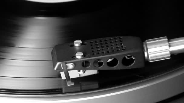 Vinyl Record Berputar Pada Pemutar Musik Turntable — Stok Video