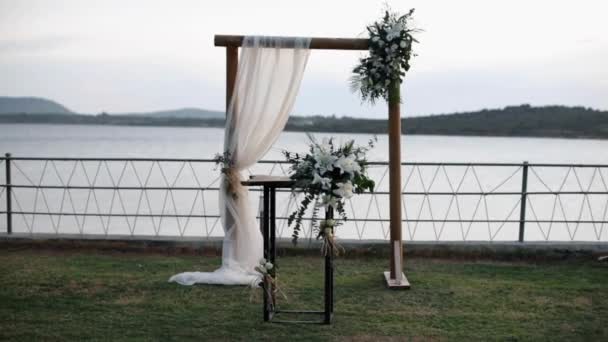 Flores Brancas Mesa Casamento Decorações Casamento Salão Restaurante Cerimônias Casamentos — Vídeo de Stock