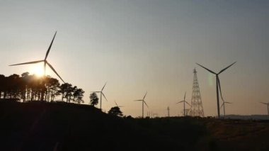 Rüzgar türbini jeneratörü enerji santrali HD