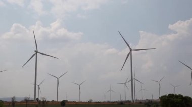 Rüzgar türbininin tarım enerjisi HD manzarası