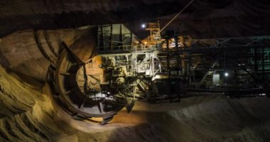 Kahverengi Kömür Madenciliğinde kullanılan endüstriyel traktör endüstrisi Çelik Dev Makineler