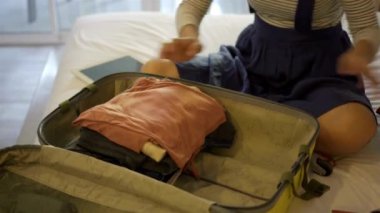 Uzun tatiller ve yeni yıl etkinlikleri için kıyafet hazırlama hazırlığı