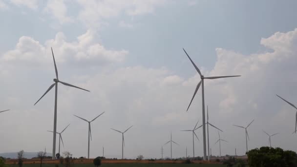 Rüzgar Türbininin Tarım Enerjisi Manzarası — Stok video
