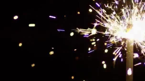Nieuwjaarsfeest Sterretje Zwarte Achtergrond Kerst Glinsterende Brandende Sterren Vuur Viering — Stockvideo