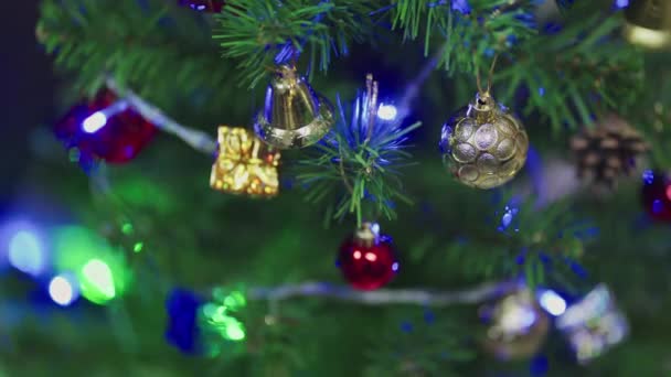 広告やプレゼンテーションのための近い概念ビデオメリークリスマスまでのクリスマスツリーの装飾 — ストック動画