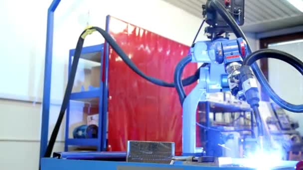 Výroba Automatizačních Výrobků Strojírenská Technologie Továrna Kovovýroba Průmysl Robotické Rameno — Stock video
