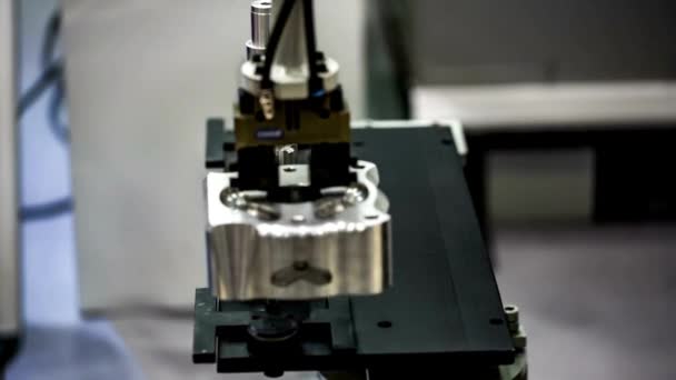 Automatyzacja Systemu Produkt Nowoczesny Proces Montaż Montaż Montaż Mechaniczny Robot — Wideo stockowe