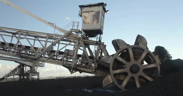 Велике Ковшове Екскаваторне Гірничодобувне Обладнання Видобуток Вугілля Важке Обладнання — стокове відео