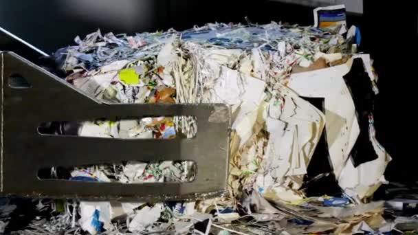Materialabfall Wird Gabelstaplermotor Zur Recyclinganlage Transportiert — Stockvideo