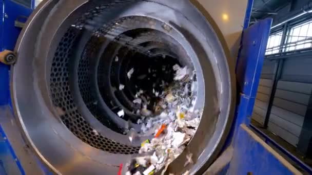 リサイクル環境工場内の原材料ダンプ廃棄物リサイクル用ジャンク鋼スクラップ — ストック動画