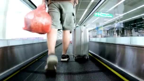 Caminhando Com Bagagem Conceito Fundo Aeroporto Viagens Feriados Fim Ano — Vídeo de Stock
