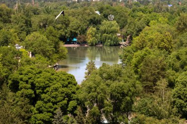 Nehrin kuzeydeki en kirli şehirlerin bulunduğu eyaletin manzarası.