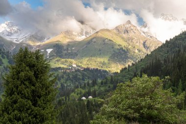 Dağların güzel manzarası