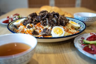 Lezzetli Asya yemeklerinin yakın görüntüsü