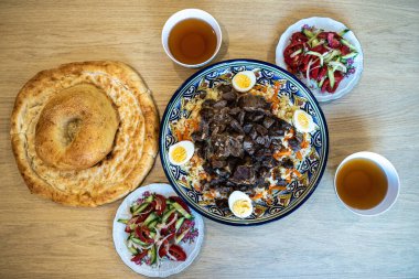 Lezzetli Asya yemeklerinin üst görüntüsü