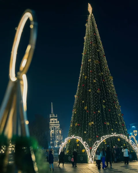 Bożonarodzeniowe Dekoracje Nocnym Widoku Miasta Ałmaty Kazachstanie Boże Narodzenie Nowy — Zdjęcie stockowe