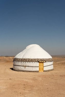 Sahara 'daki çöl, çadırın tepesinden manzara....