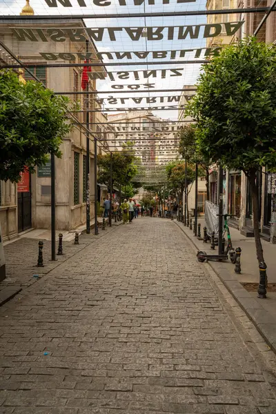 İstanbul 'daki Galata Kulesi, istiklal