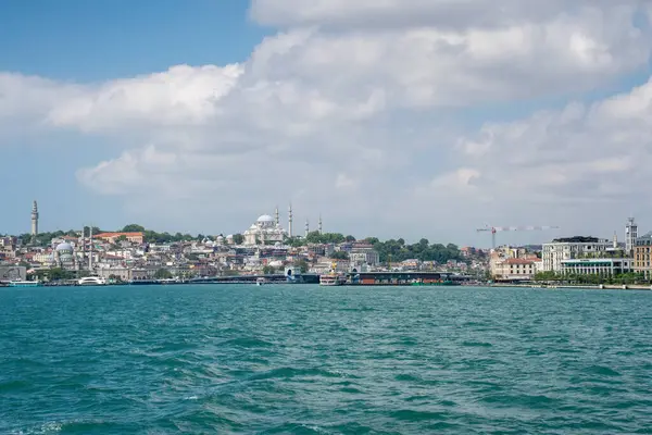 İstanbul 'un Boğaz' daki tekneden görünüşü