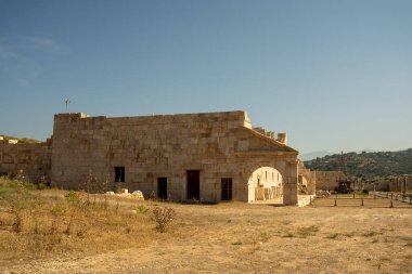 Rhodes 'un antik şehrindeki kilise. Yunanca.